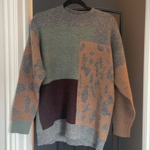 Women’s sweater size S/M - like new!